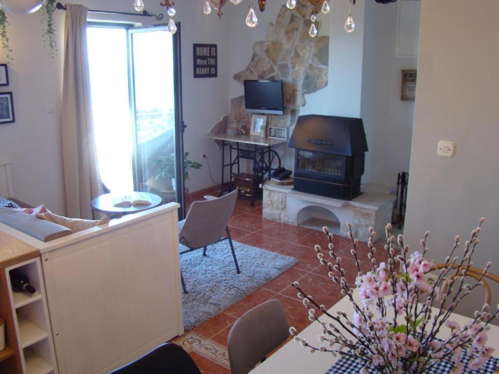 Apartamento Holliday Alida With Jacuzzi Podgora