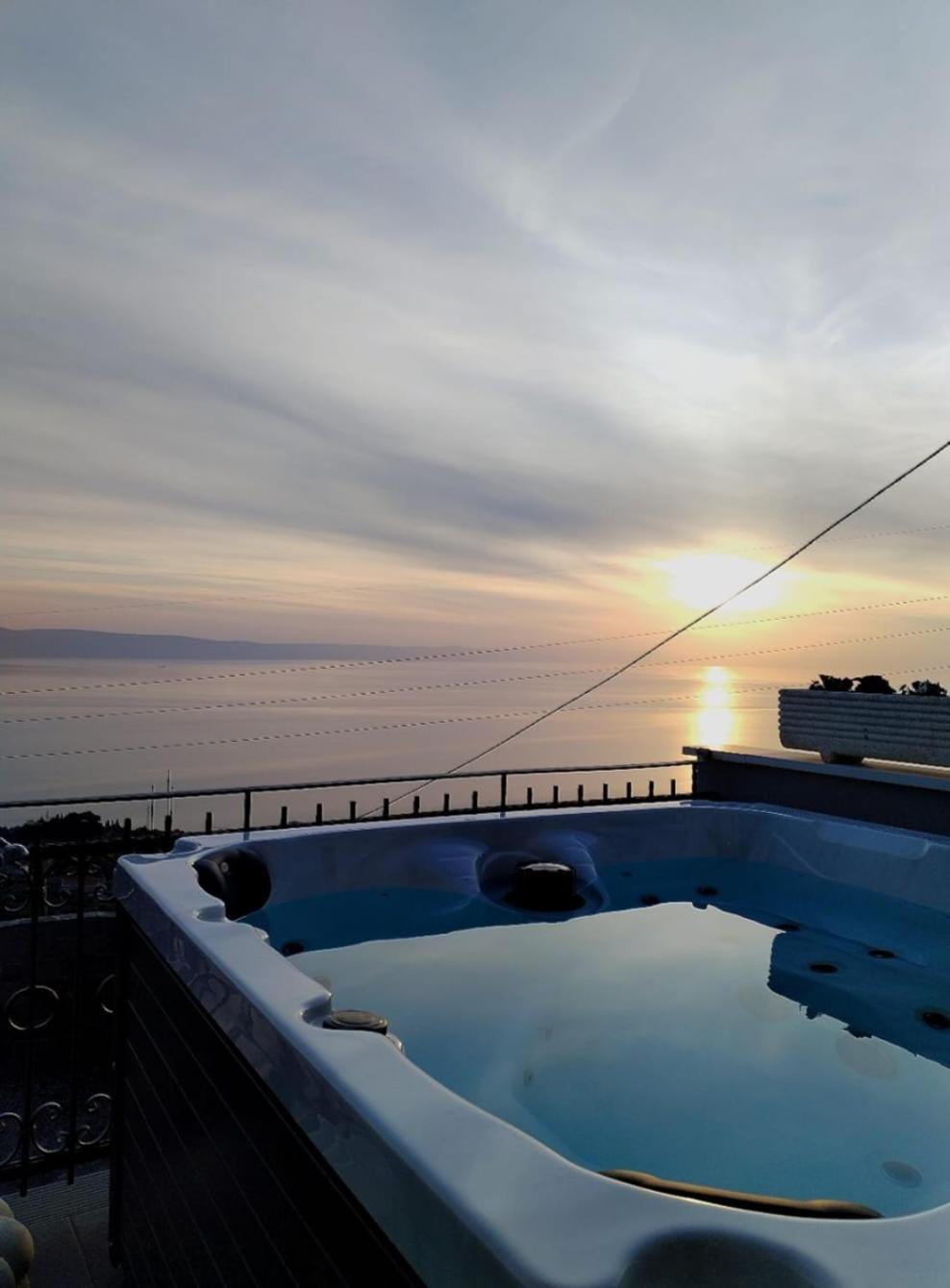 Apartment Holliday Alida With Jacuzzi *